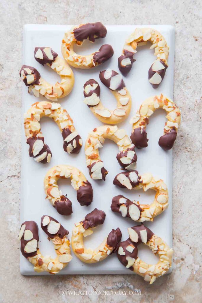 Almond Horn Cookies (Chocolate-Dipped Horseshoe Cookies)
