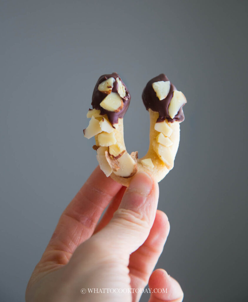 Almond Horn Cookies (Chocolate-Dipped Horseshoe Cookies)