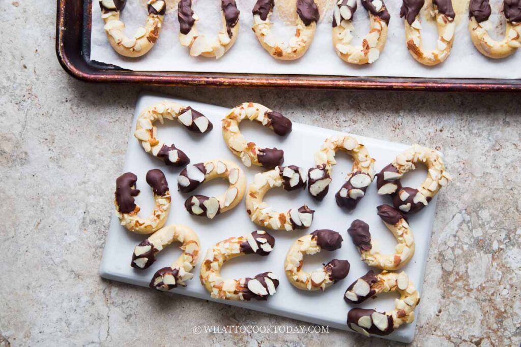 Almond Horn Cookies (Chocolate-Dipped Horseshoe Cookies)