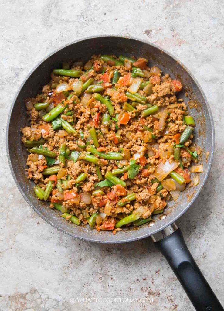 Easy Stir-Fried Pork with Green Beans and Tomatoes
