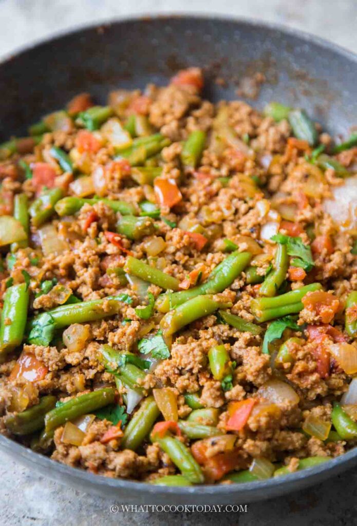 Easy Stir-Fried Pork with Green Beans and Tomatoes