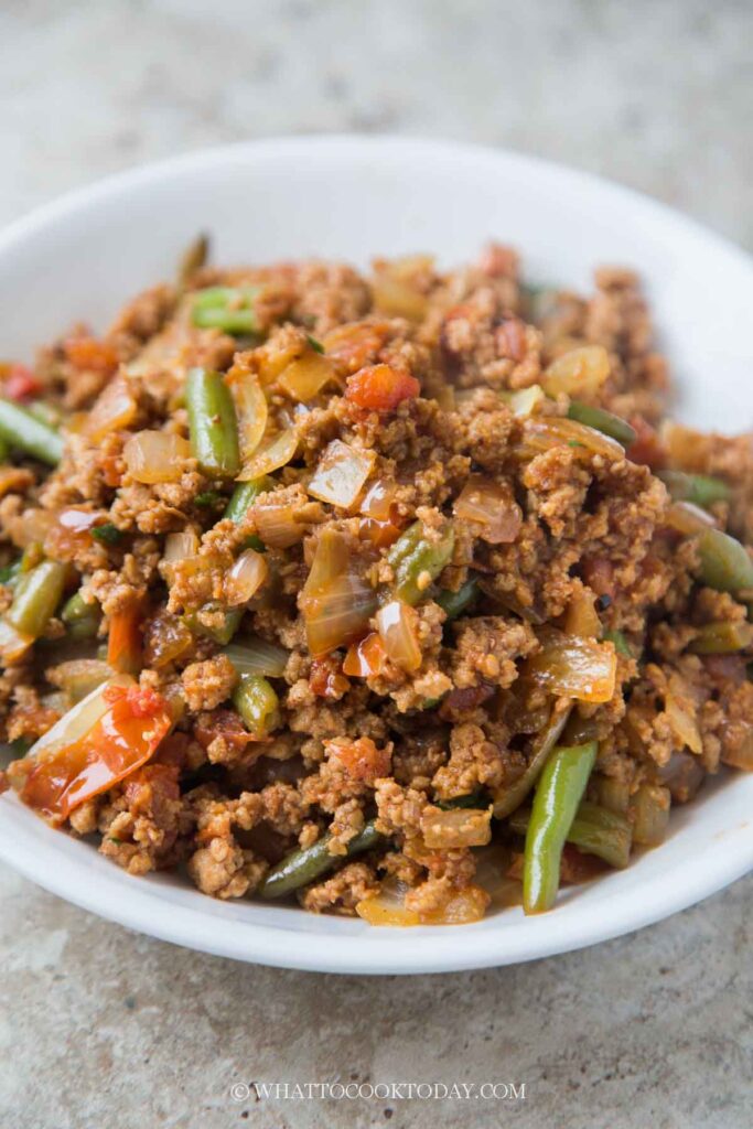 Easy Stir-Fried Pork with Green Beans and Tomatoes
