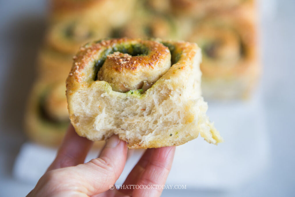 Soft & Fluffy Spinach Pesto Ham Bread Rolls (Potato Dough)