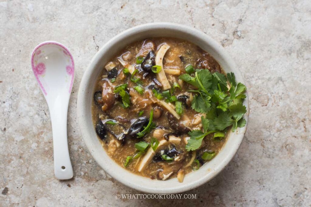 Easy Chinese Hot and Sour Soup (Suan La Tang)