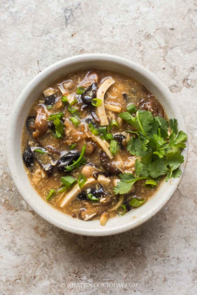 Easy Chinese Hot and Sour Soup (Suan La Tang)
