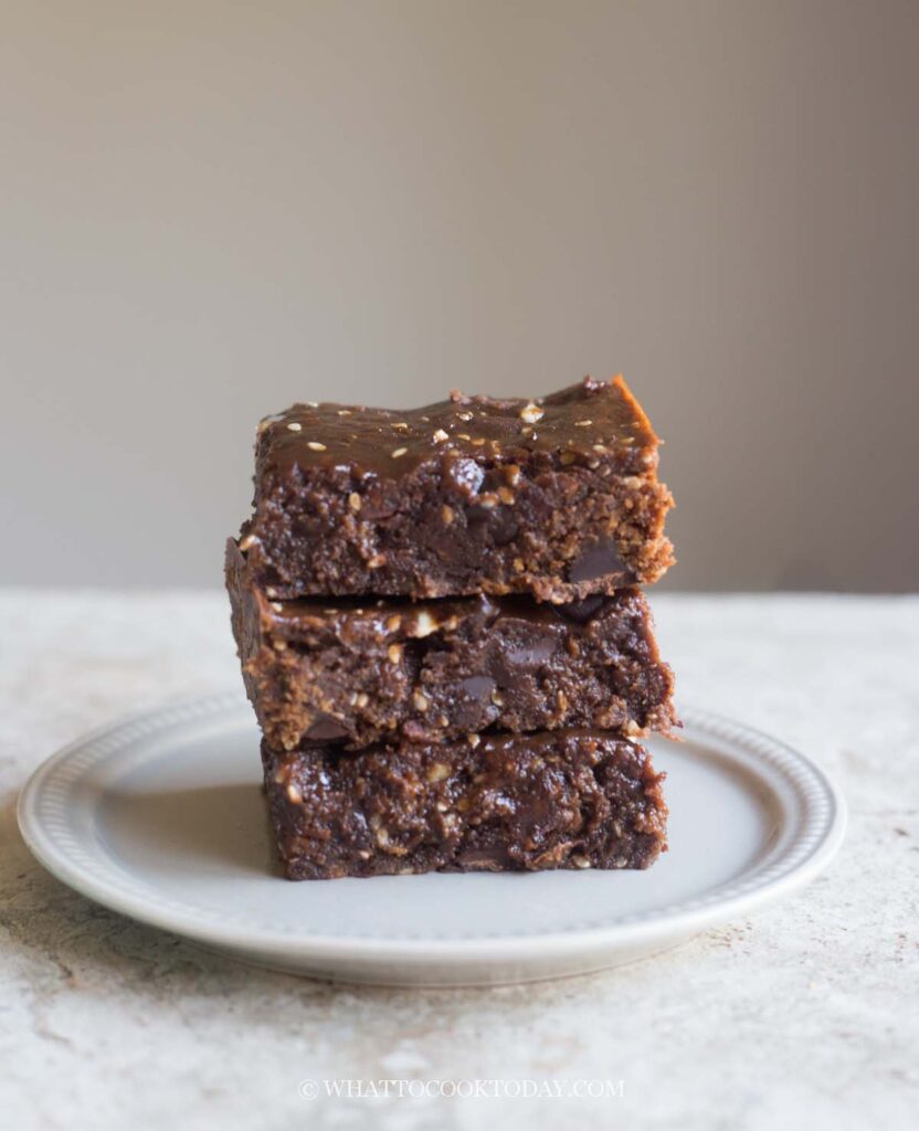 fudgy red dates brownies