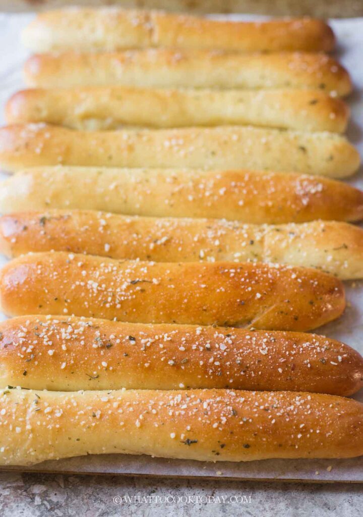 Homemade Soft Garlic Bread Sticks